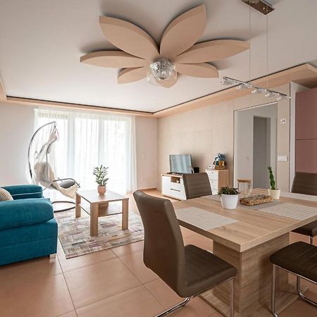 Roze Blue Design Apartments โชปาค ภายนอก รูปภาพ