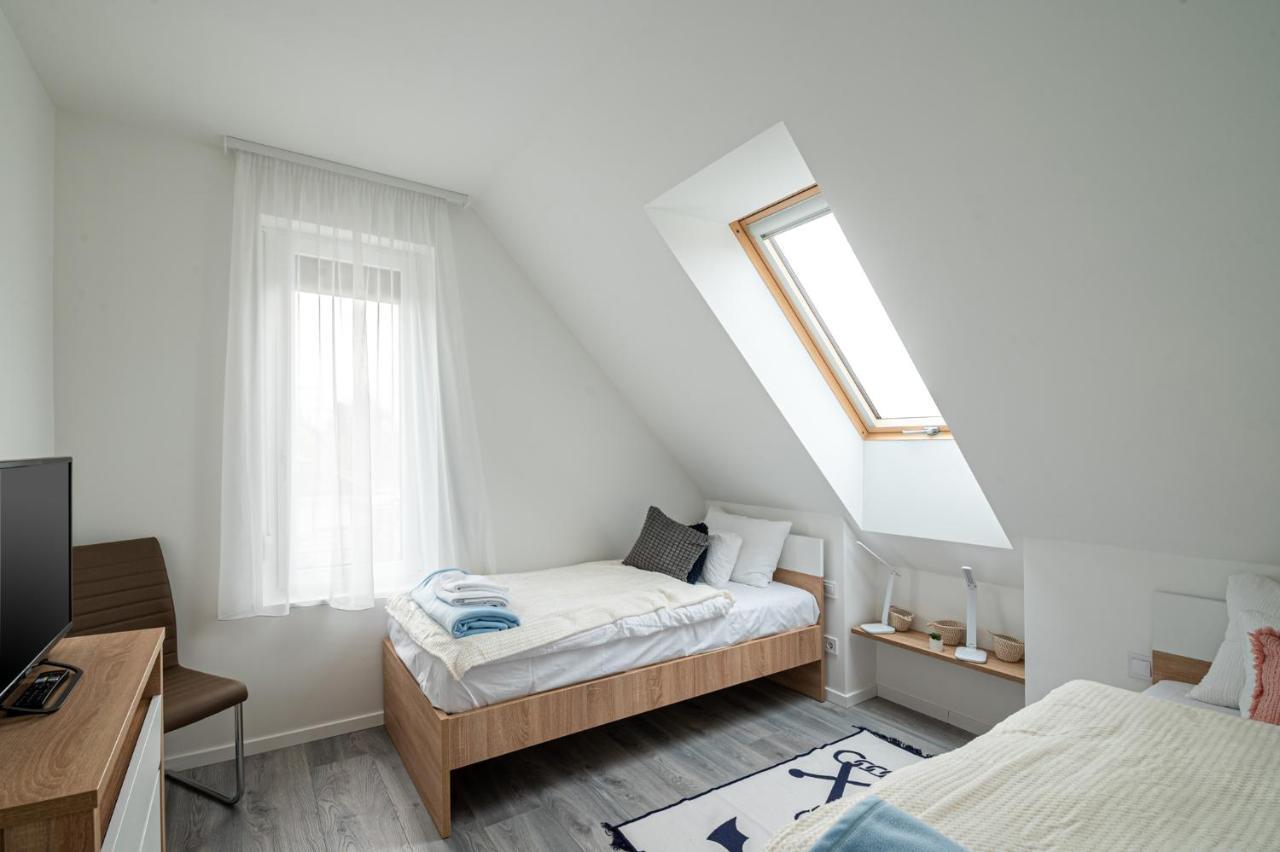 Roze Blue Design Apartments โชปาค ภายนอก รูปภาพ
